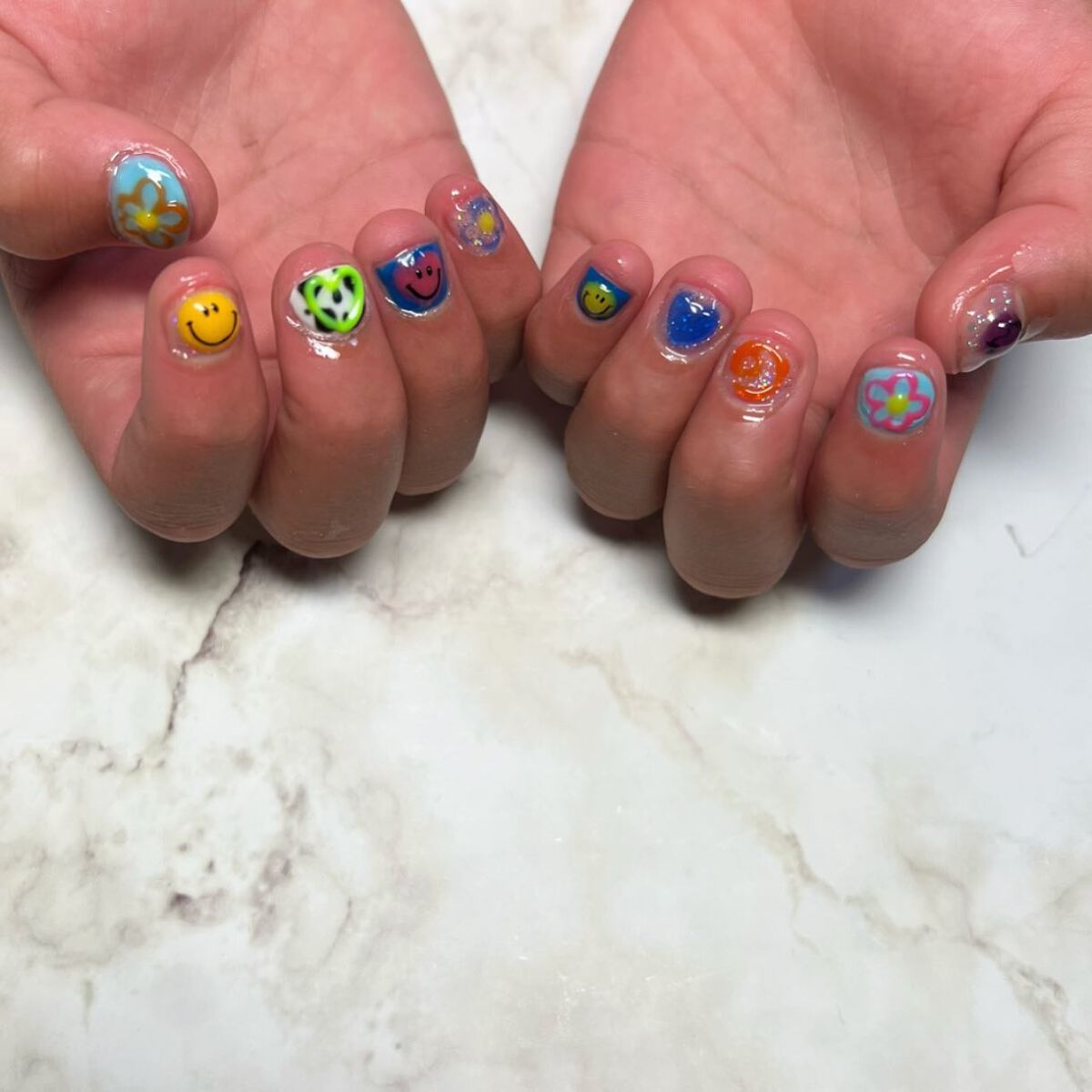 cst on LIPS 「#キッズネイル#女の子#小学生女子#おまかせネイル#ネイル好き..」(3枚目)