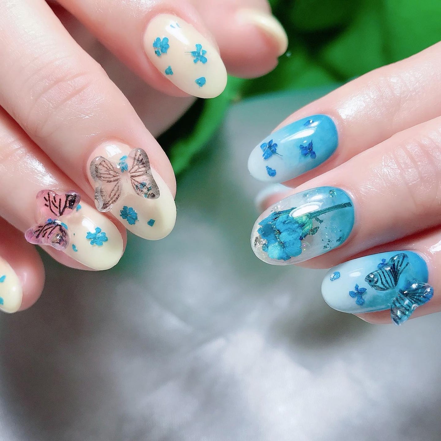 なかやまちえこ on LIPS 「お花と蝶々🦋⠀⠀代官山のシェアネイルサロン@aby_share..」(1枚目)