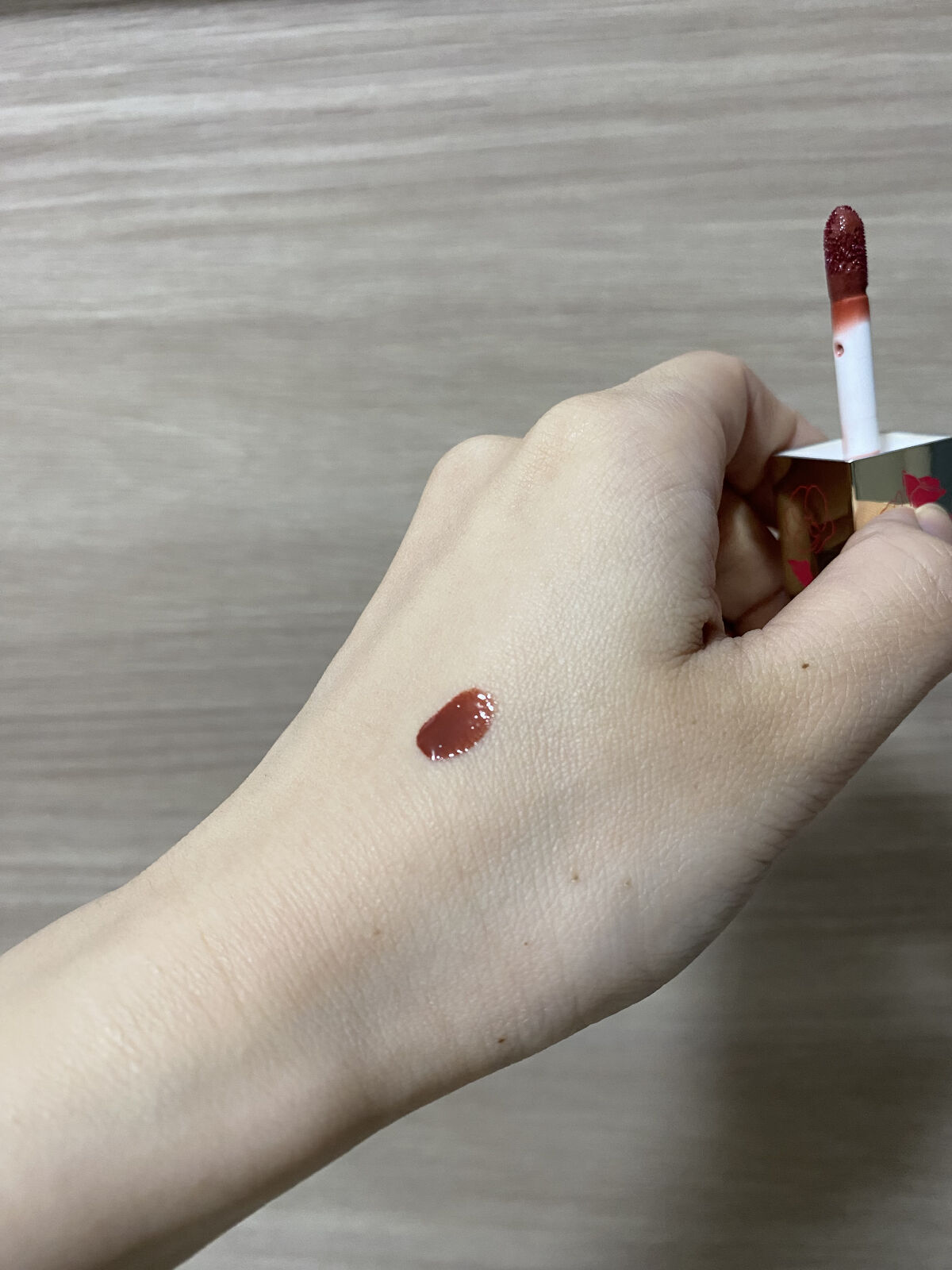 コンフォート リップオイル インテンス 10 ディープカメリア/CLARINS/リップグロスを使ったクチコミ（3枚目）