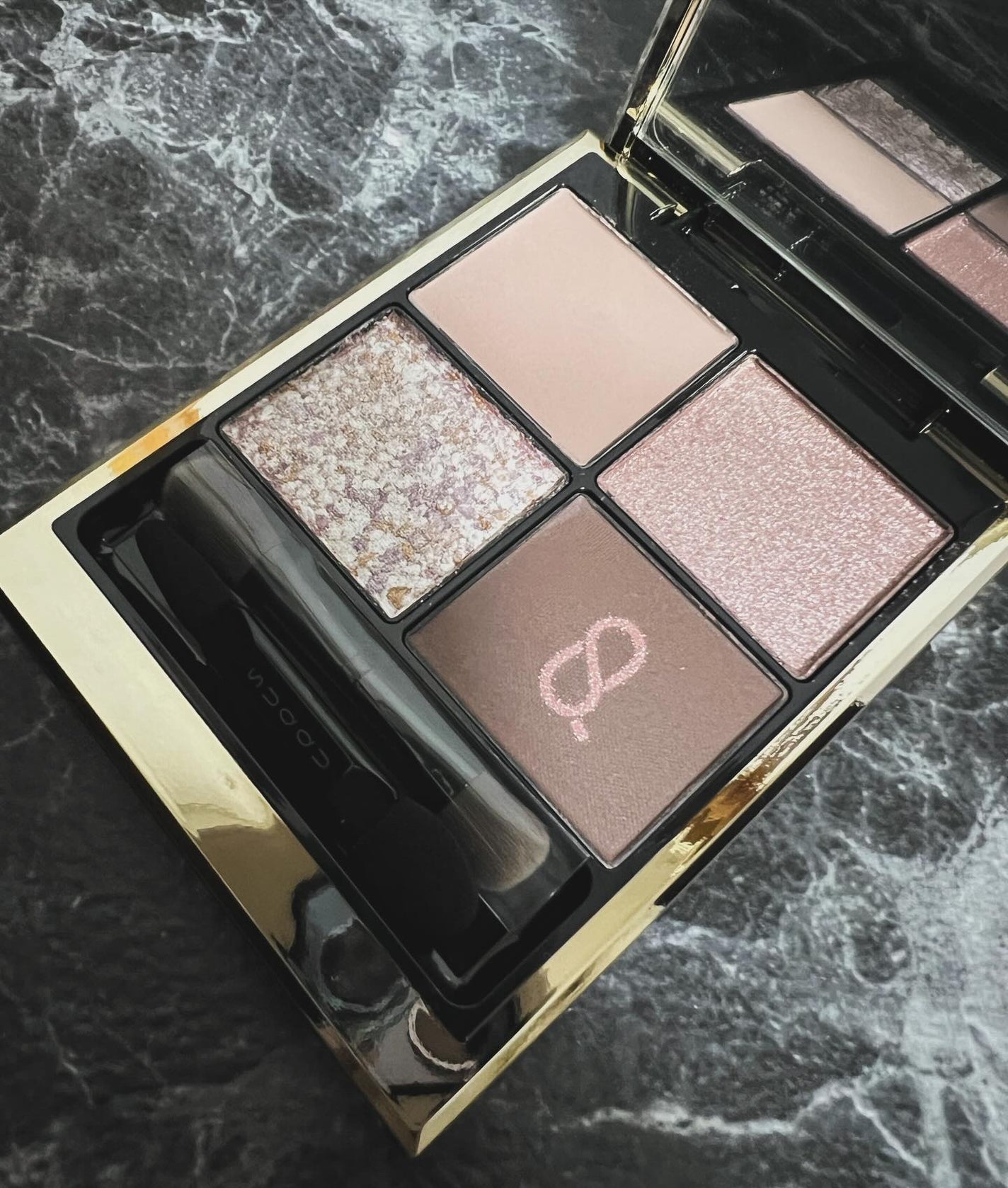 Raku...☆*: on LIPS 「SUQQU春コレ✨桜鏡✨️花弁浮情報解禁した時から欲しかった🌸..」(2枚目)