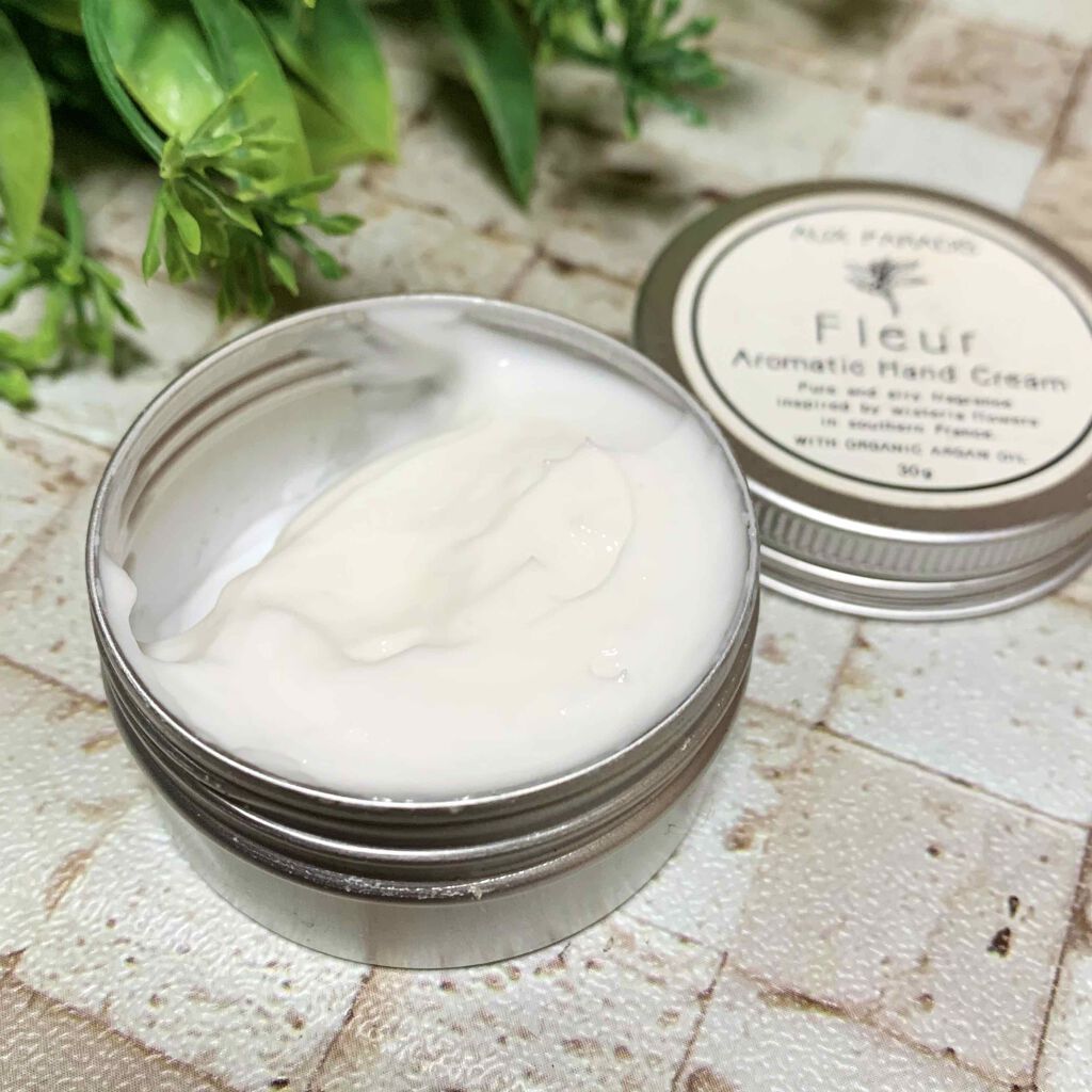 アロマティック ハンドクリーム #03 Fleur/AUX PARADIS/ハンドクリームを使ったクチコミ（2枚目）