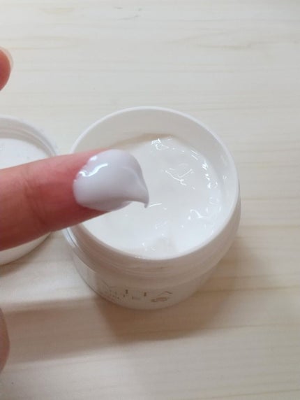 yui@フォロバ100⸜🌷︎⸝ on LIPS 「エビータホワイトUVジェル🤗💕朝、顔洗って、化粧水の後に、これ..」(3枚目)