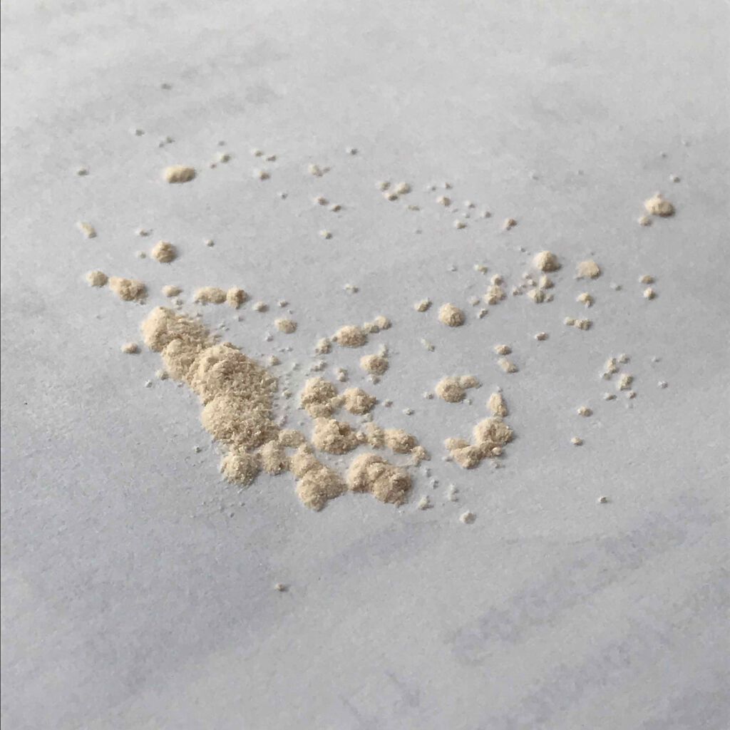 VeilTranslucentSettingPowder/HOURGLASS/プレストパウダーを使ったクチコミ（2枚目）