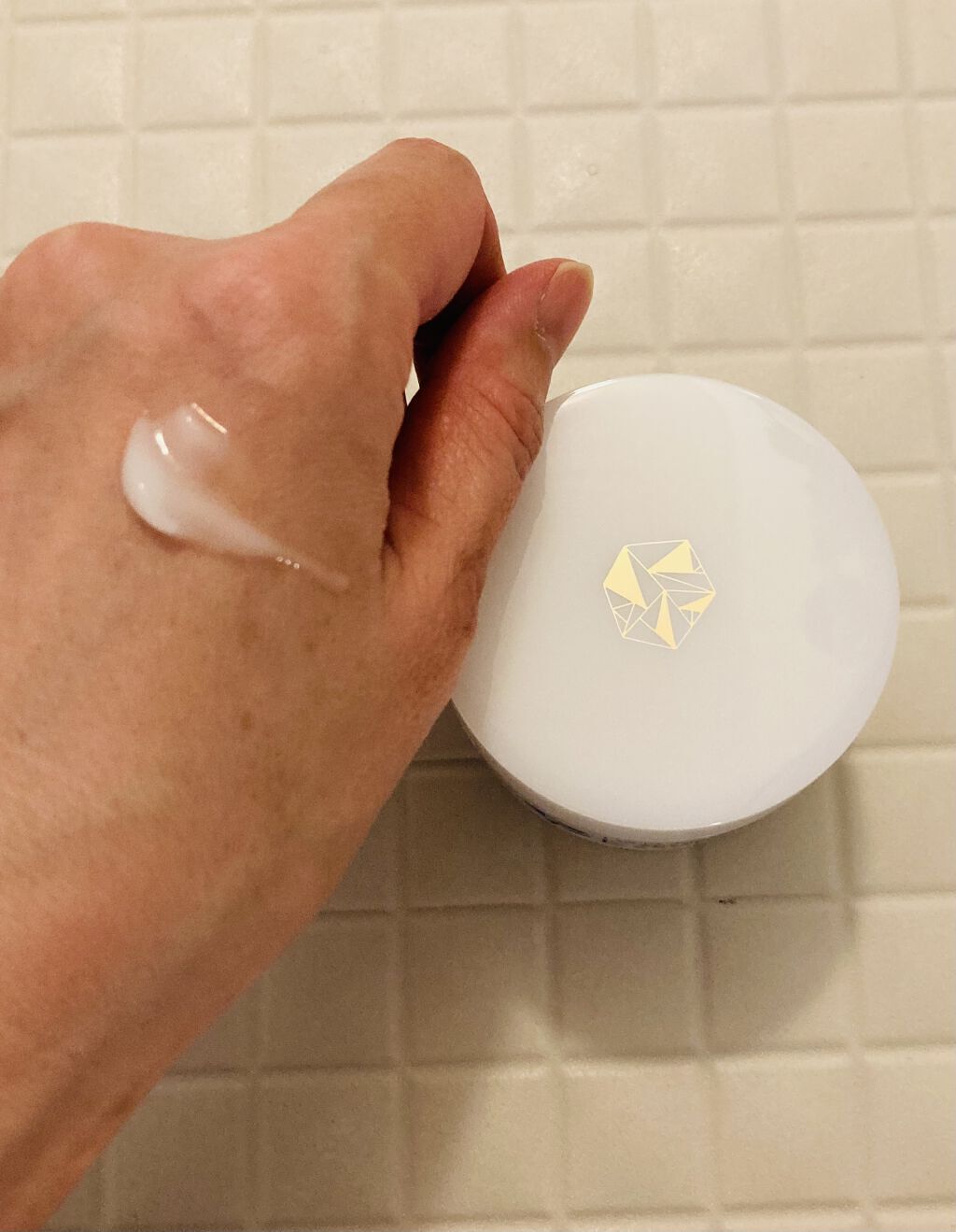 エッセンス ジェル/イオナ スパ＆ミネラル/オールインワン化粧品を使ったクチコミ（3枚目）