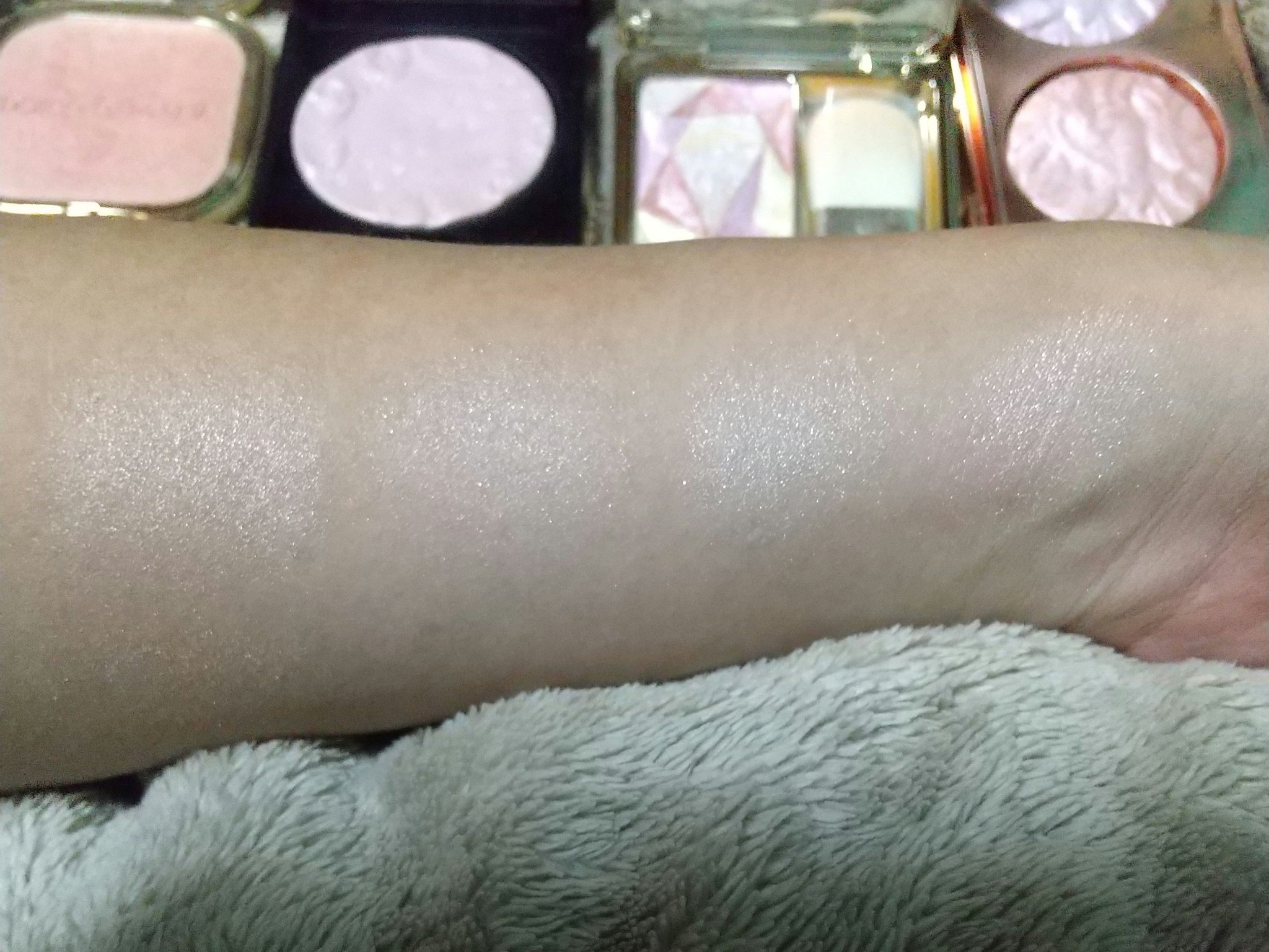 試してみた】ラブコレクター ユニバーサル ハイライティングパウダー