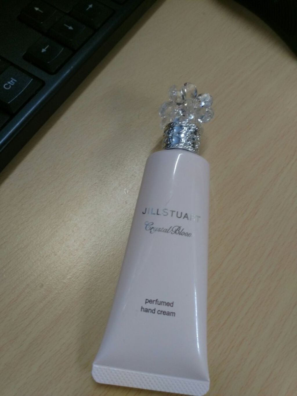 クリスタルブルーム パフュームド ハンドクリーム/JILL STUART/ハンドクリームを使ったクチコミ(1枚目)