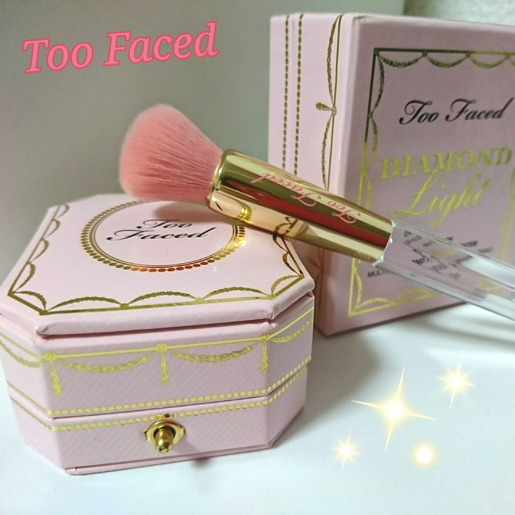 ダイヤモンドライト ハイライター ブラシ/Too Faced/メイクブラシを使ったクチコミ（2枚目）