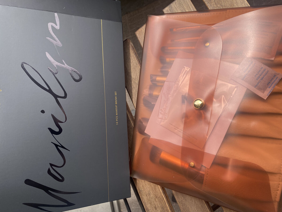 SIXPLUS X MARILYN 10本メイクアップブラシセット/SIXPLUS/メイクブラシを使ったクチコミ（1枚目）