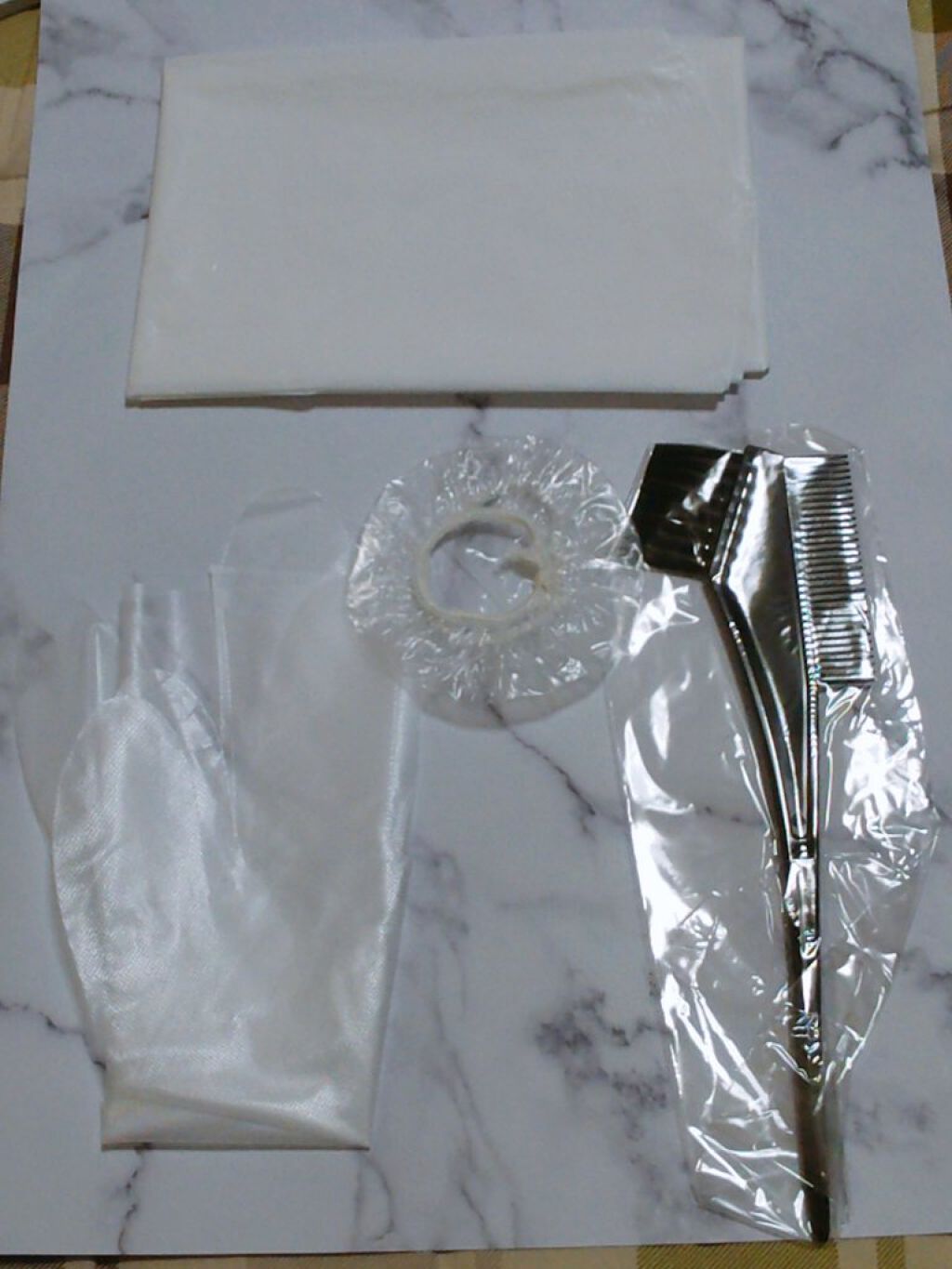 キャンドゥ 毛染め4点セット のクチコミ「キャンドゥ  購入品

【毛染め4点セット】

ケープやイヤーキャップが単品で売られているもの.....」（3枚目）