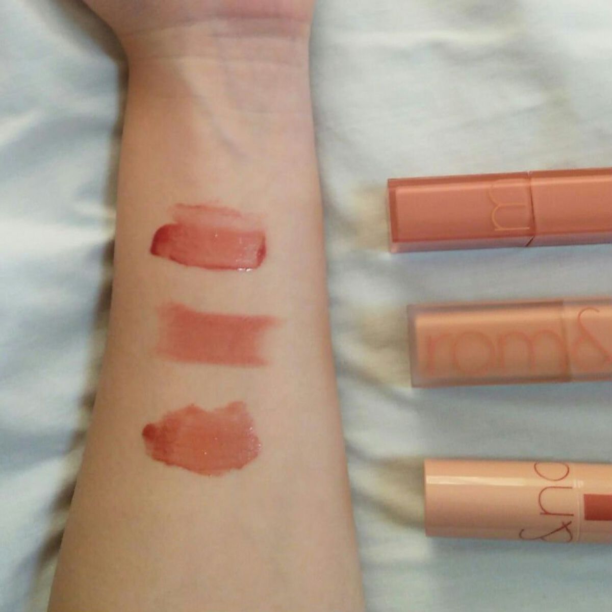 ジューシーラスティングティント/rom&nd/リップティントを使ったクチコミ（2枚目）