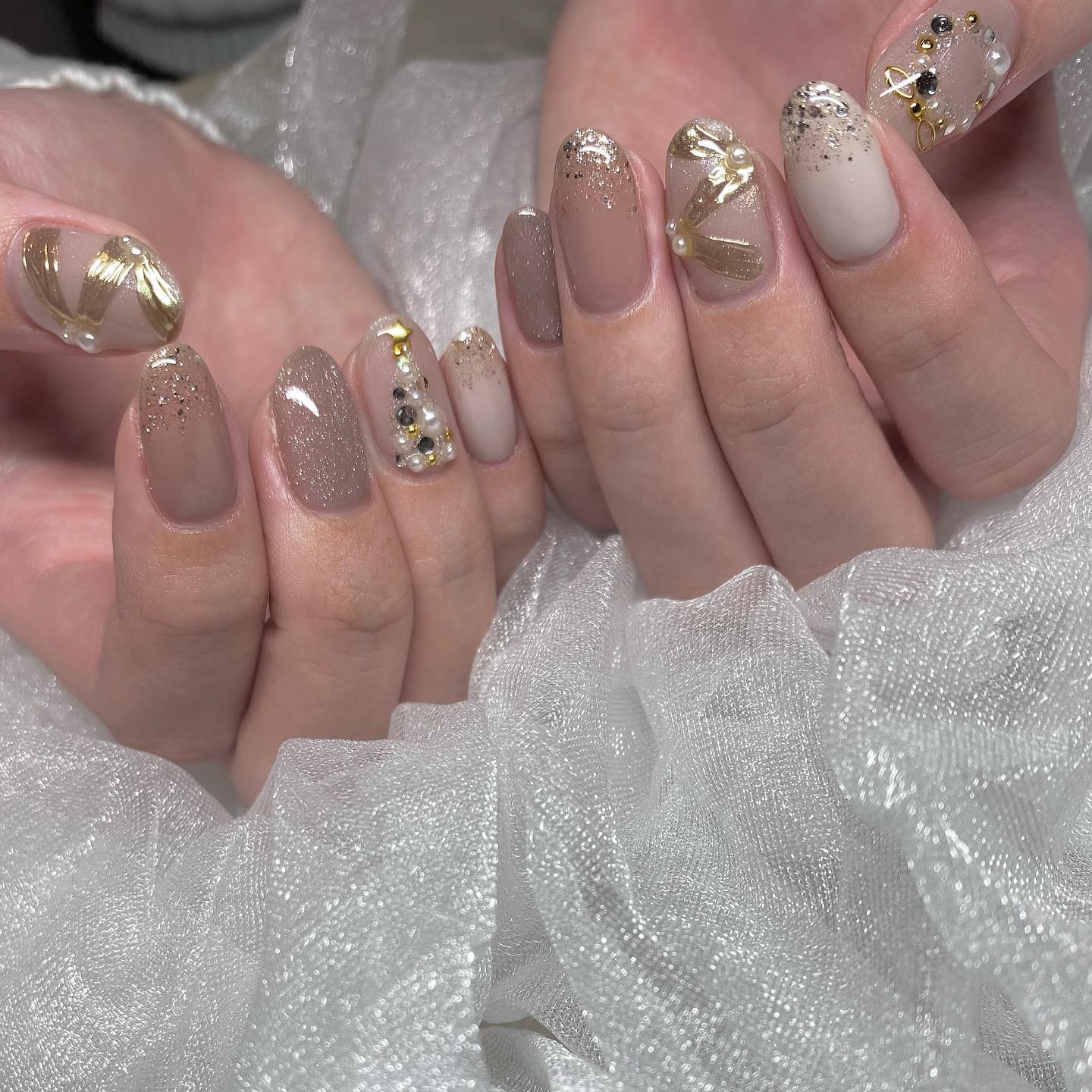 #クリスマスネイル,#冬ネイル,#ブラウンネイル,#ツリーネイル,#リースネイル,#マグネットネイル,#きらきらネイル,#きれいめネイル,#韓国ネイル,#ワンホンネイルのネイルデザイン