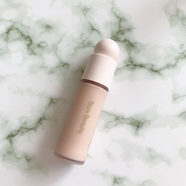 Rare Beauty Liquid Touch Weightless Foundationのクチコミ「セレーナ・ゴメスプロデュースの、
リキッドファンデ✨(日本未発売)

Rare Beauty .....」（1枚目）