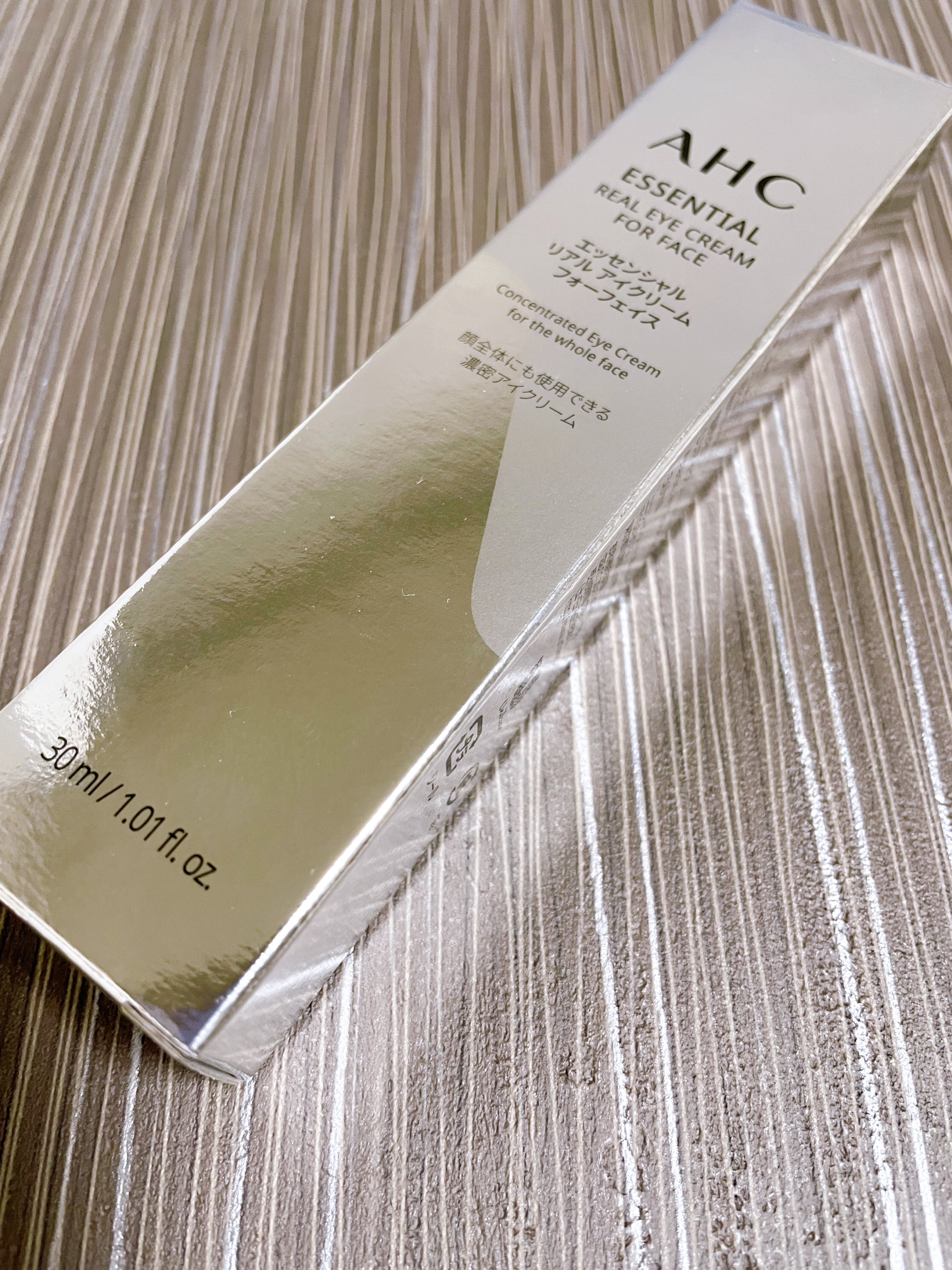 エッセンシャル リアル アイクリーム フォーフェイス/AHC/アイケア・アイクリームを使ったクチコミ（1枚目）