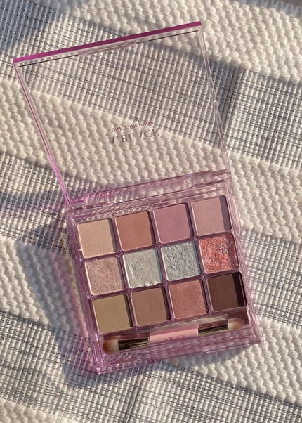 レトロマグネティック アイシャドウパレット/FlowerKnows/アイシャドウパレットを使ったクチコミ(3枚目)