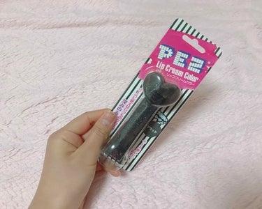 PEZリップクリームカラー✨
ブラック


前のシリーズは、1つだけ持っていて何故か、70%オフだったので買いました。
ちなみに定価は、700円(税抜)です！



まず、見た目が可愛い♡

このカラー