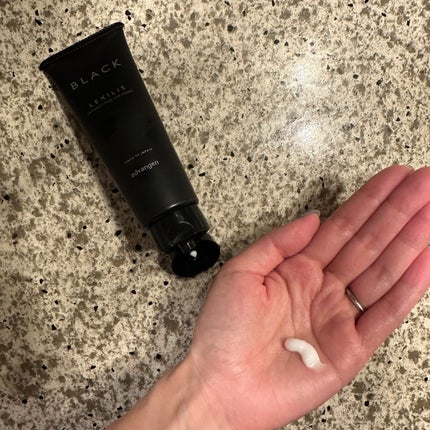 ブラック フレグランス スタイリング ヘアエッセンス/LEXILIS/アウトバストリートメントを使ったクチコミ(2枚目)