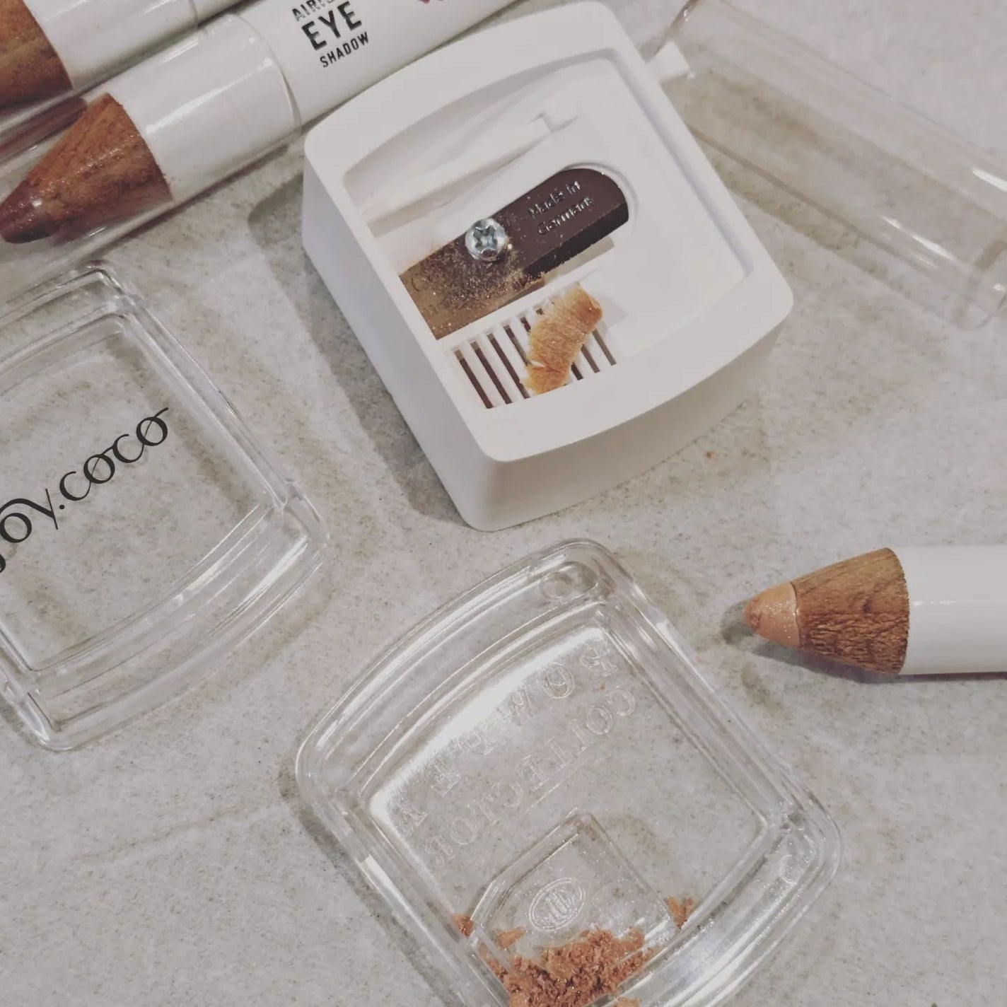 ジョイココ エアリーアイシャドウ/Joy.coco(ジョイココ)/単色アイシャドウを使ったクチコミ(5枚目)