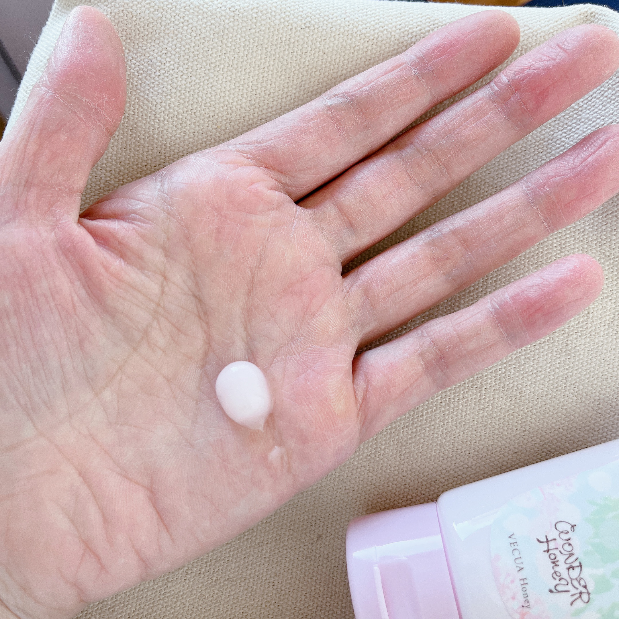 ワンダーハニー とろとろハンドクリーム サクラウララ/VECUA Honey/ハンドクリームを使ったクチコミ（2枚目）