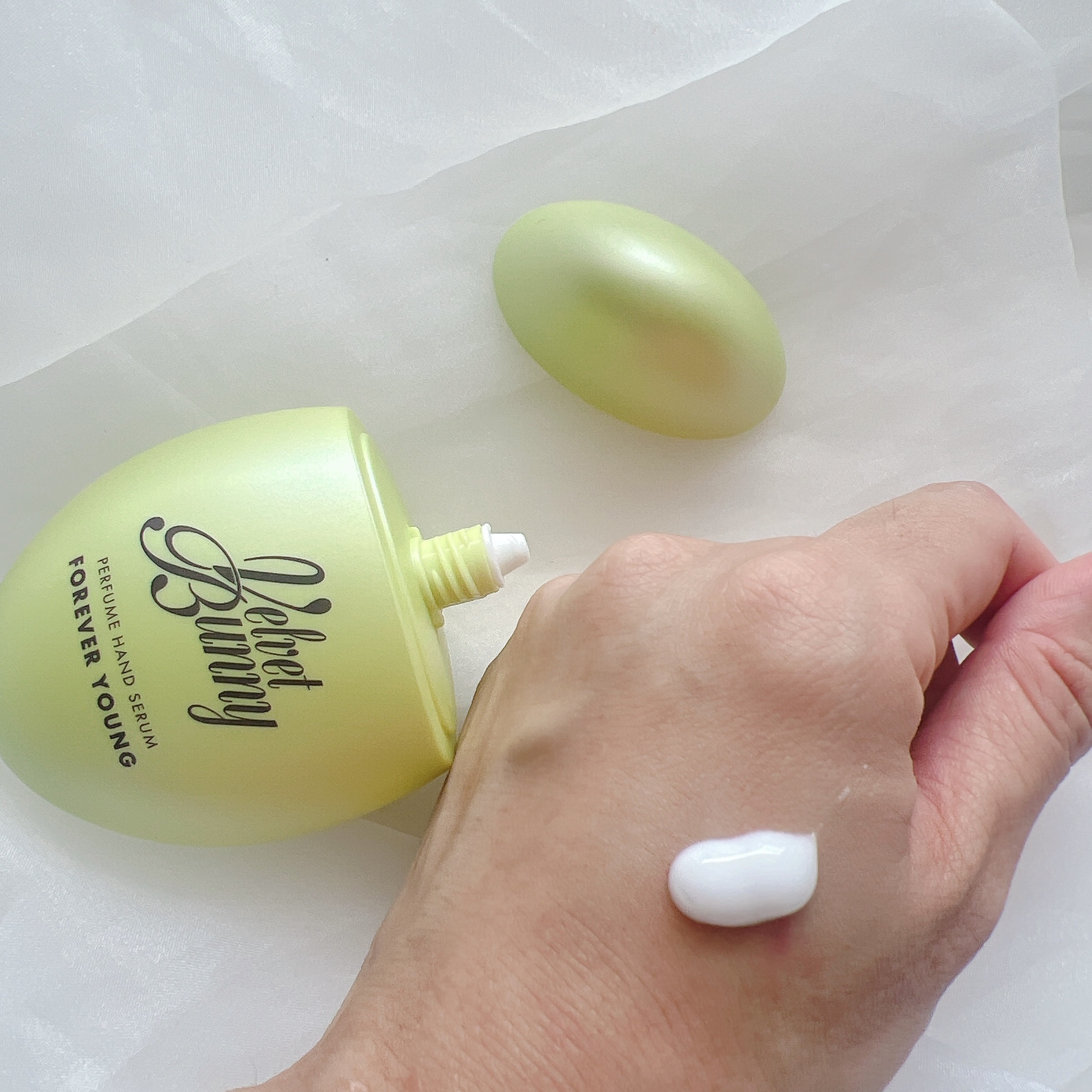 パフュームハンドセラム FOREVER YOUNG/Velvet Bunny/ハンドクリームを使ったクチコミ（3枚目）