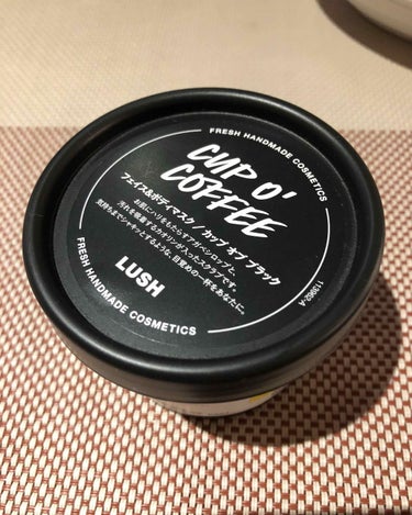 
LUSH フェイス＆ボディマスク カップオブブラック

LUSHのパワーマスクが気になって行ったら乾燥肌には向いてないとのこと😭
お姉さんのオススメで使ってみたけど乾燥し過ぎず、毛穴が綺麗に見えなくな