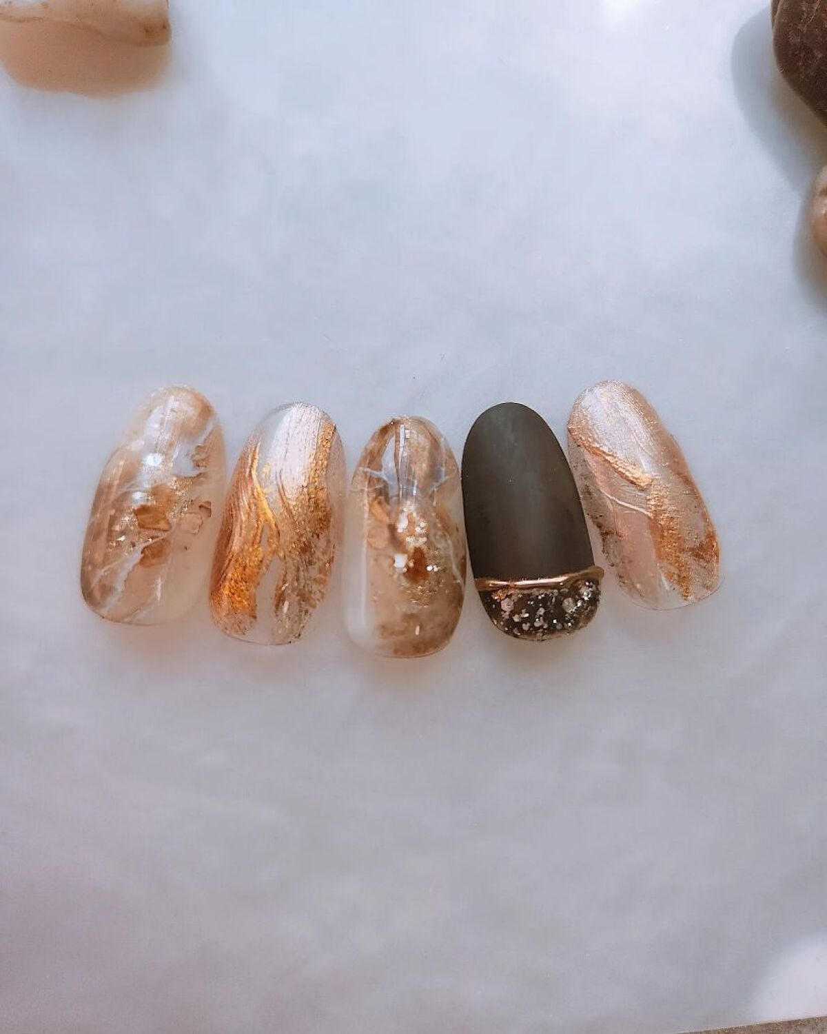 e_nails//フォロバ◎//ネイルとコスメ好きママ on LIPS 「NuanceNail.Design𓂃𓈒𓏸𓂃𓈒𓏸今年の冬もやっぱ..」(2枚目)