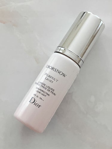 Dior スノー パーフェクト ライト SPF25 - PA++のクチコミ「◎軽くてみずみずしいテクスチャー
◎しっとり仕上がり
◎自然なトーンアップ

✼••┈┈••✼.....」（1枚目）