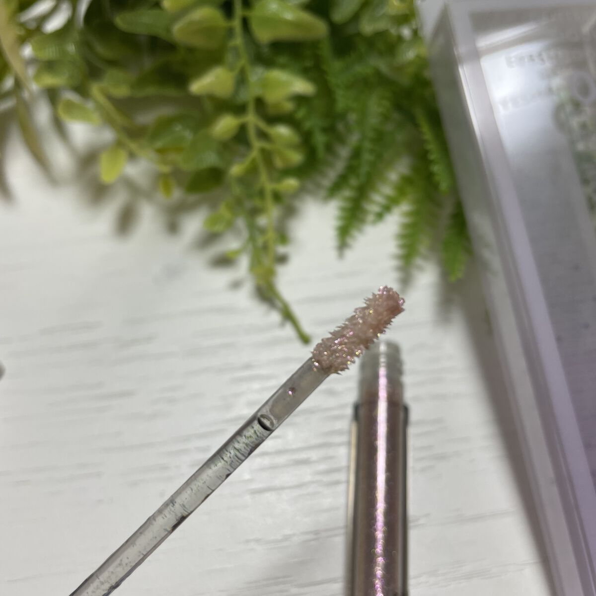 グリッターリキッドアイシャドウ G02 ピンクロゼスパークル/aZTK/リキッドアイシャドウを使ったクチコミ（2枚目）