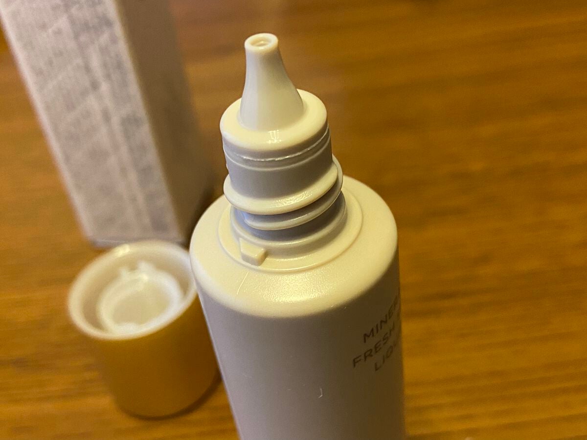 スカーレット on LIPS 「株式会社エトヴォスミネラルフレッシュスキンリキッドSPF32・..」(2枚目)