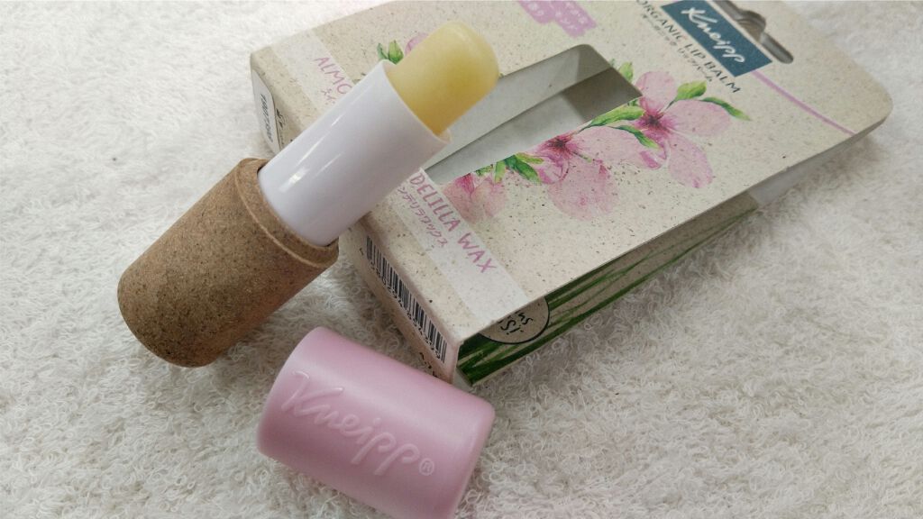 オーガニック リップバーム スイートアーモンドの香り/クナイプ/リップケアを使ったクチコミ（2枚目）