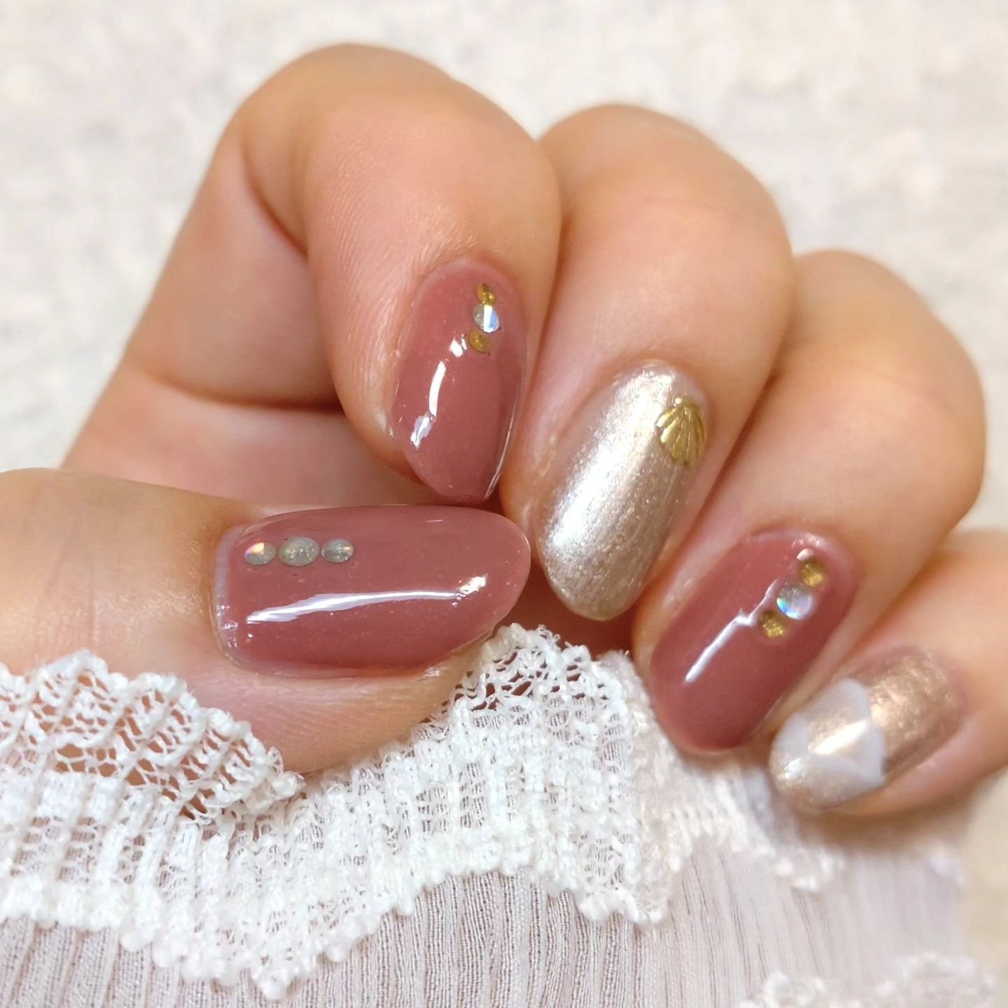 ミルクティ on LIPS 「✴✴#まだ夏ネイル✴夏が終わる前に一応#海ネイルです🏖️🐚✨✴..」(3枚目)