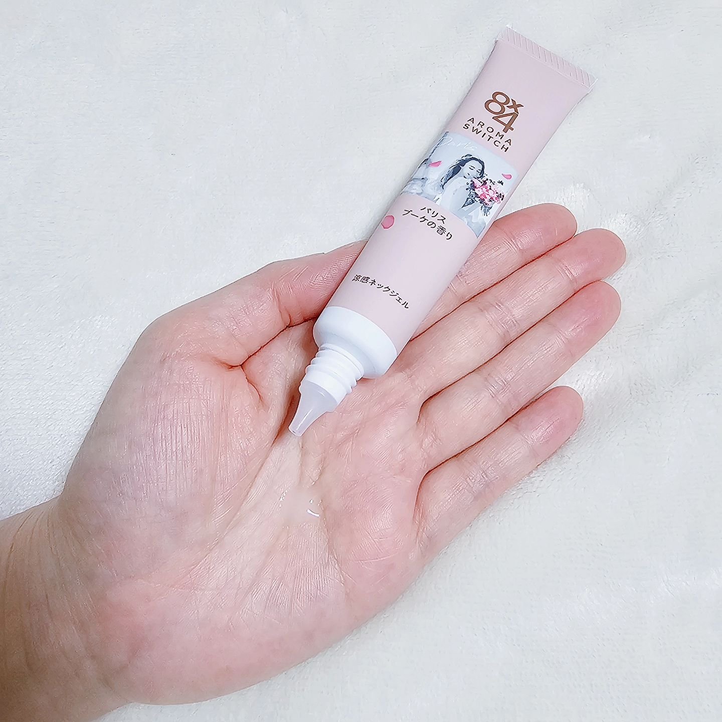 8x4 アロマスイッチ 涼感ネックジェル パリスブーケの香り/８ｘ４/デオドラント・制汗剤を使ったクチコミ（2枚目）