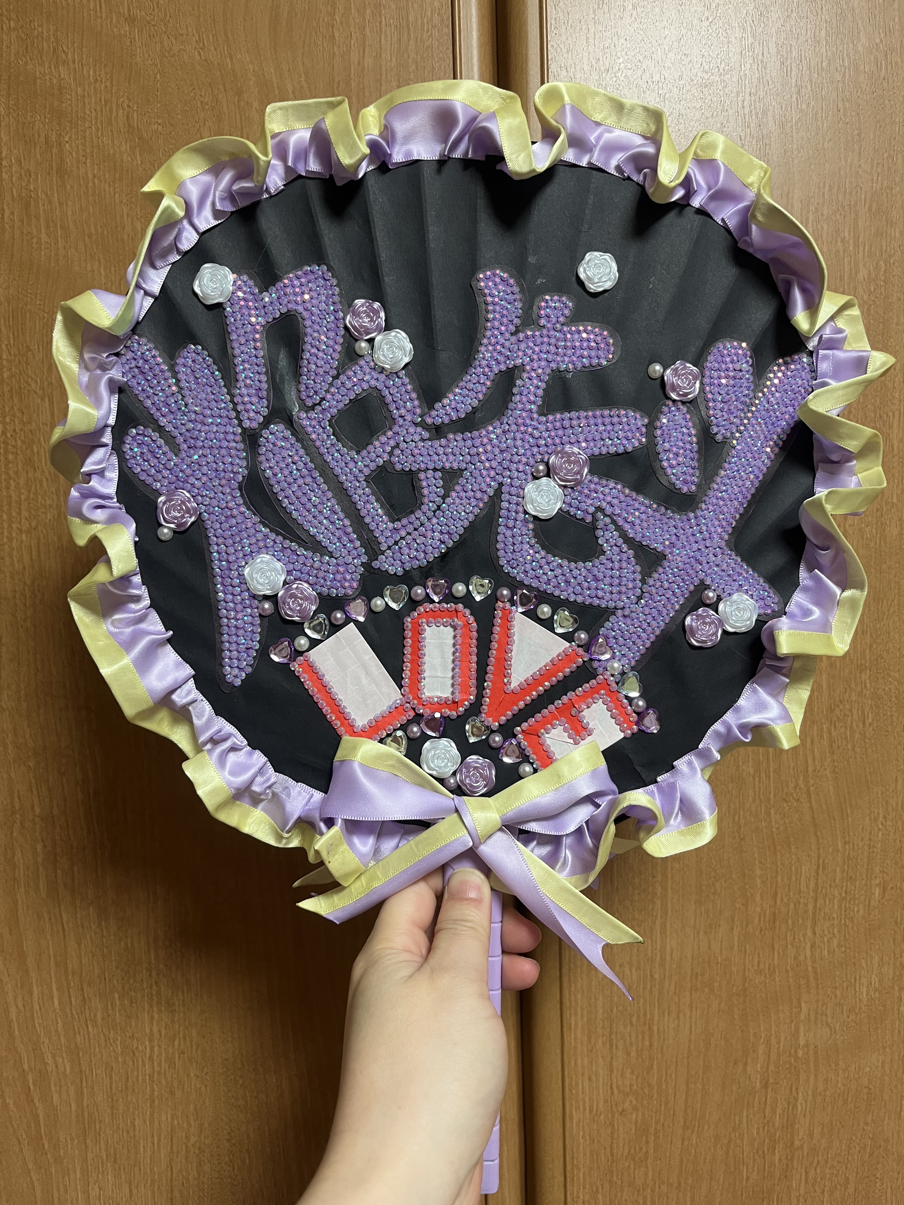 みなさん、こんばんわ♫
お疲れ様です♪

学生のみなさん、勉強に部活にバイトお疲れ様です♪
主婦のみなさん、家事に育児に仕事お疲れ様です♪
働いているみなさん、ホントお疲れ様です♪


もえのにっき.

風…つおい。。。(°▽°)
♡もえ♡