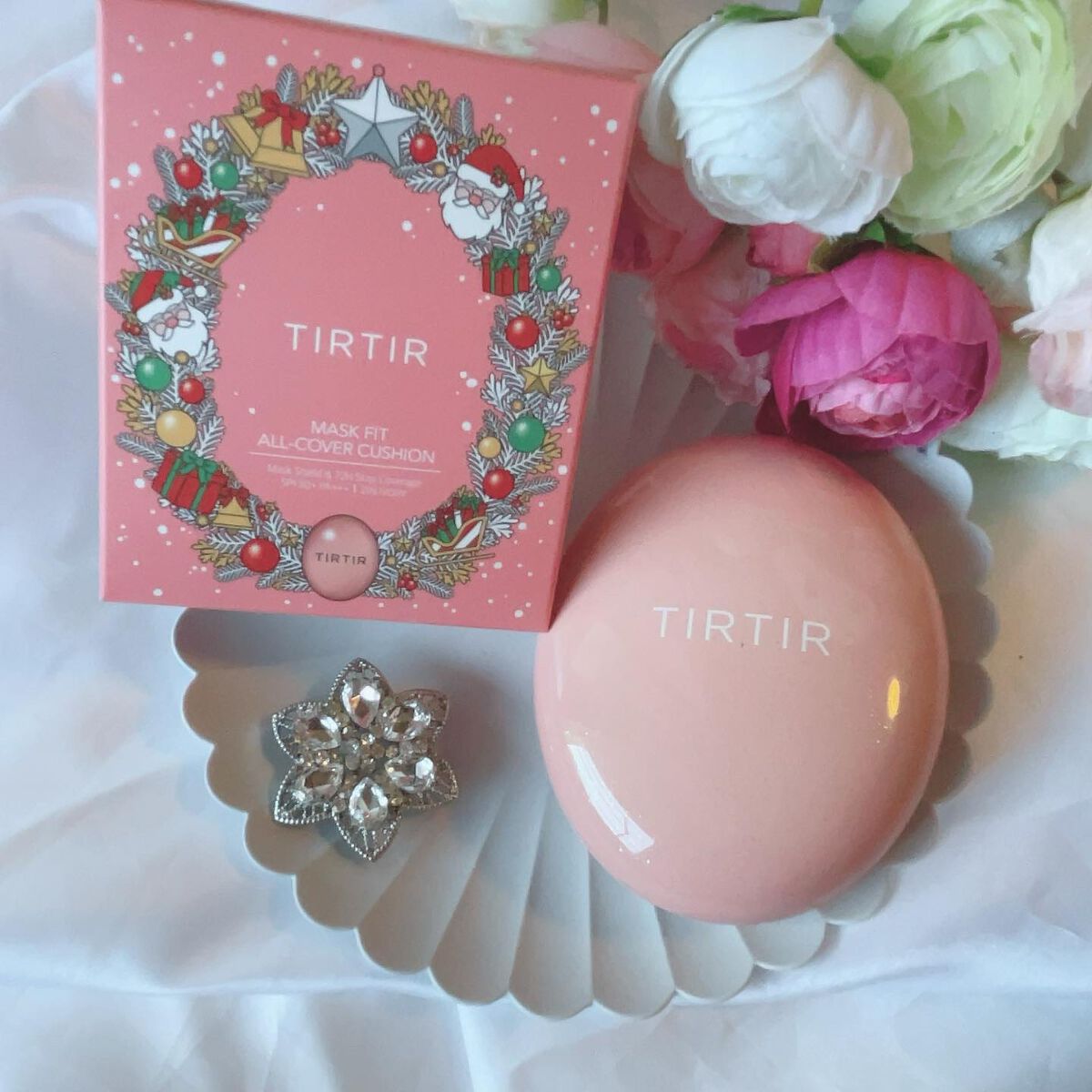 ✿

TIRTIR
マスクフィットオールカバークッション ✰⋆
.
ティルティルの赤を使用して
良かったのでメガ割で
ピンクを買いました✰⋆
.
ホリデーエディションで
クリスマス感あって可愛いー❤︎
.
ミニサイズもついてきた❤︎
持ち運
