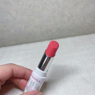 リンメル
ラスティングフィニッシュ
ティントリップ 014

オレンジピンク系のリップです💄
夏にも使えるオレンジ系が欲しかった。

このリップは色づきほどほど。
ツヤ感重視のリップ。
ティントだから微妙に色が残ります👌

でも色残りは
同じリンメルのオイルティントリップか
ケイトのリップモンスターの方が強いかも❗️

好みですね〜。

#リンメル
#ラスティングフィニッシュティントリップ
#リップの画像 その1