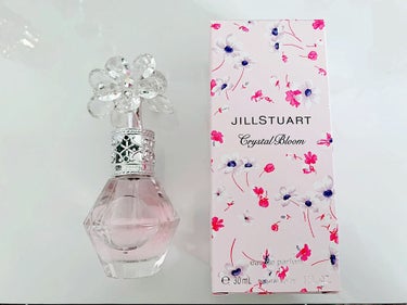 こんにちは！ちさとです☺️


本日は
【JILL STUART クリスタルブルーム オードパルファン】
のご紹介です🥰



見た目がすごく可愛いので
部屋にあるだけで気分が上がります✨
無くなっても