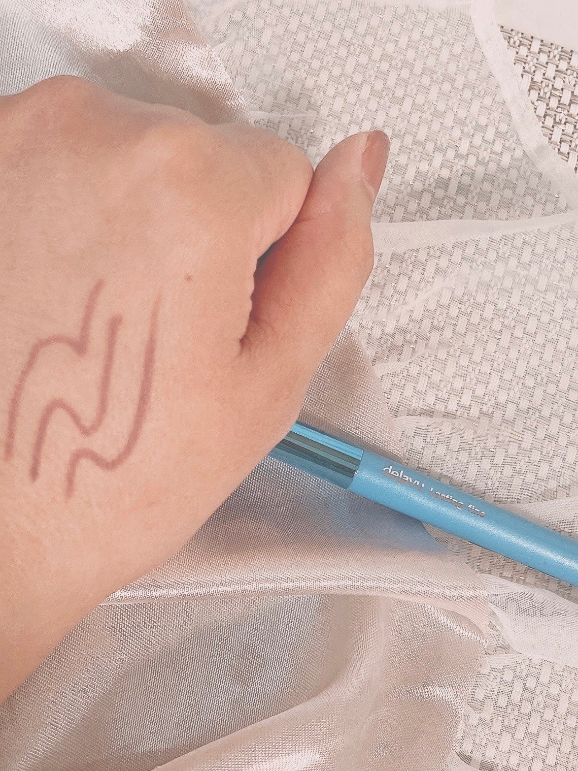 「密着アイライナー」極細クリームペンシル/デジャヴュ/ペンシルアイライナーを使ったクチコミ(4枚目)