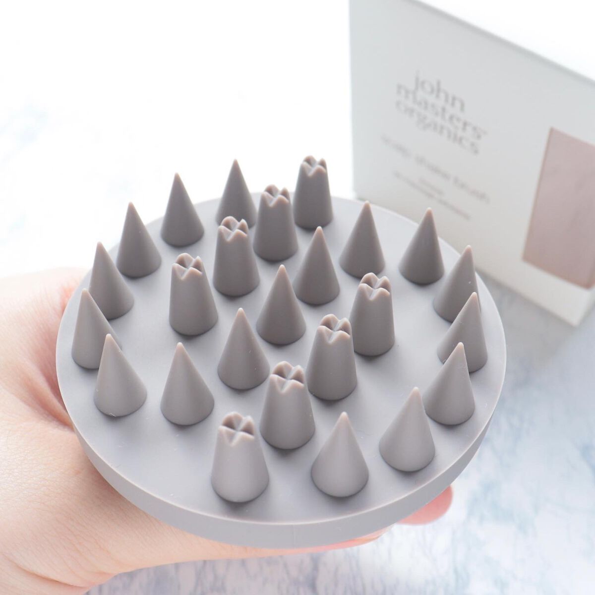 スキャルプシェイクブラシ/john masters organics/スカルプブラシを使ったクチコミ(2枚目)