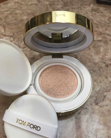 ソレイユ グロウ トーン アップ ファンデーション SPF40 ハイドレーティング クッション コンパクト/TOM FORD BEAUTY/クッションファンデーションを使ったクチコミ（1枚目）