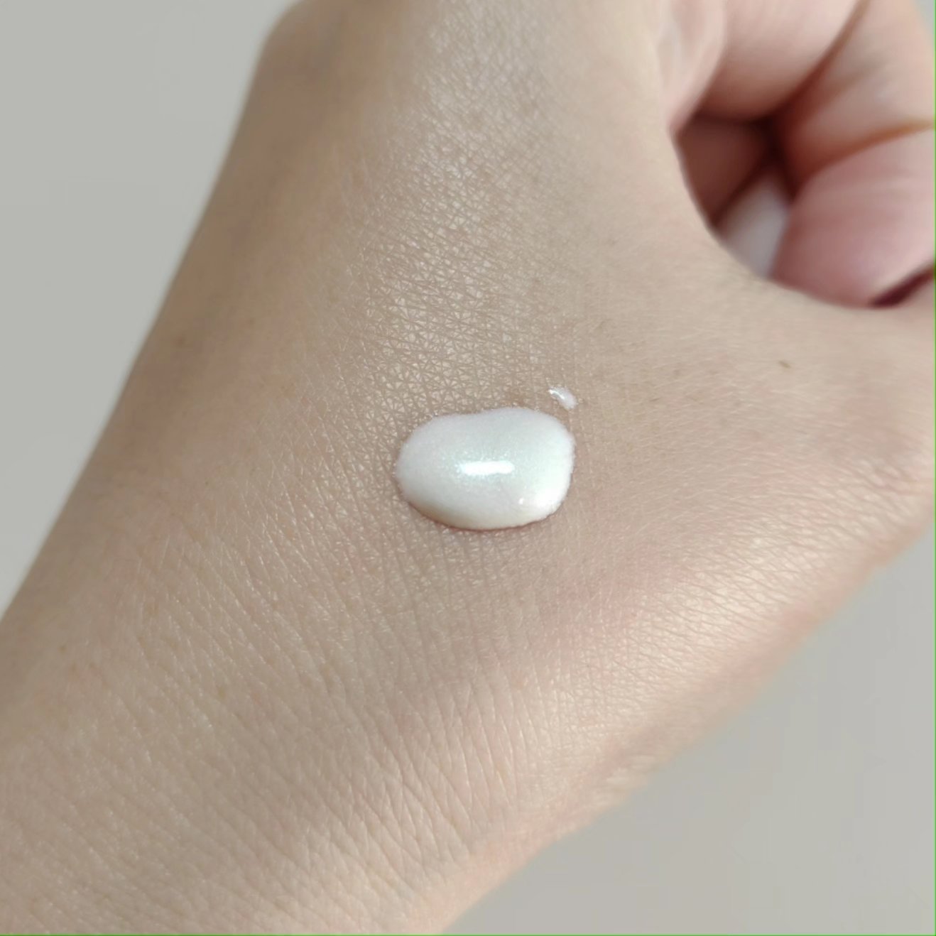 ジルスチュアート　イルミネイティング セラムプライマー/JILL STUART/化粧下地を使ったクチコミ（3枚目）