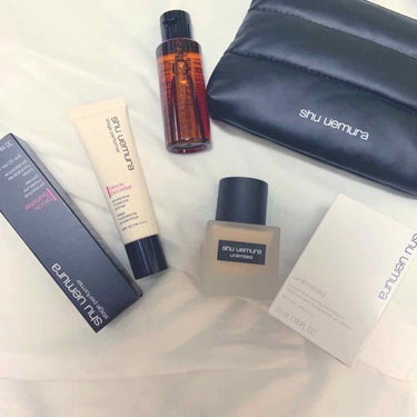 shu uemura

下地→しっかり保湿してからじゃないと結構乾燥する。あまり伸びないが崩れにくい。冬に使うのは厳しいかもしれない。

リキッドファンデ→色の種類が多く選びやすい。伸びはまあまあで崩れ