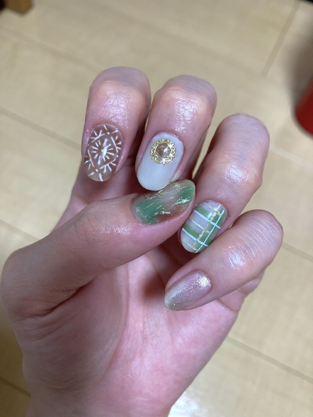 #セルフネイル,#チェックネイル,#陶器ネイル,#ピーコックネイル,#秋ネイル,#ジェルネイルのネイルデザイン