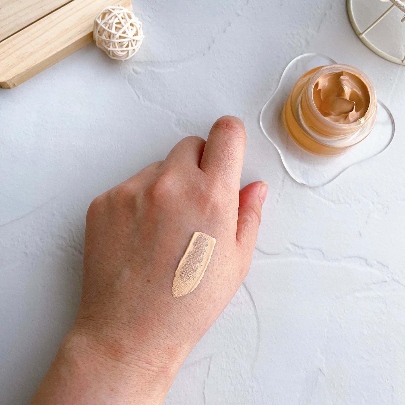 エスト フローレス コンシーリング クリームファンデーション/est/クリーム・エマルジョンファンデーションを使ったクチコミ(4枚目)