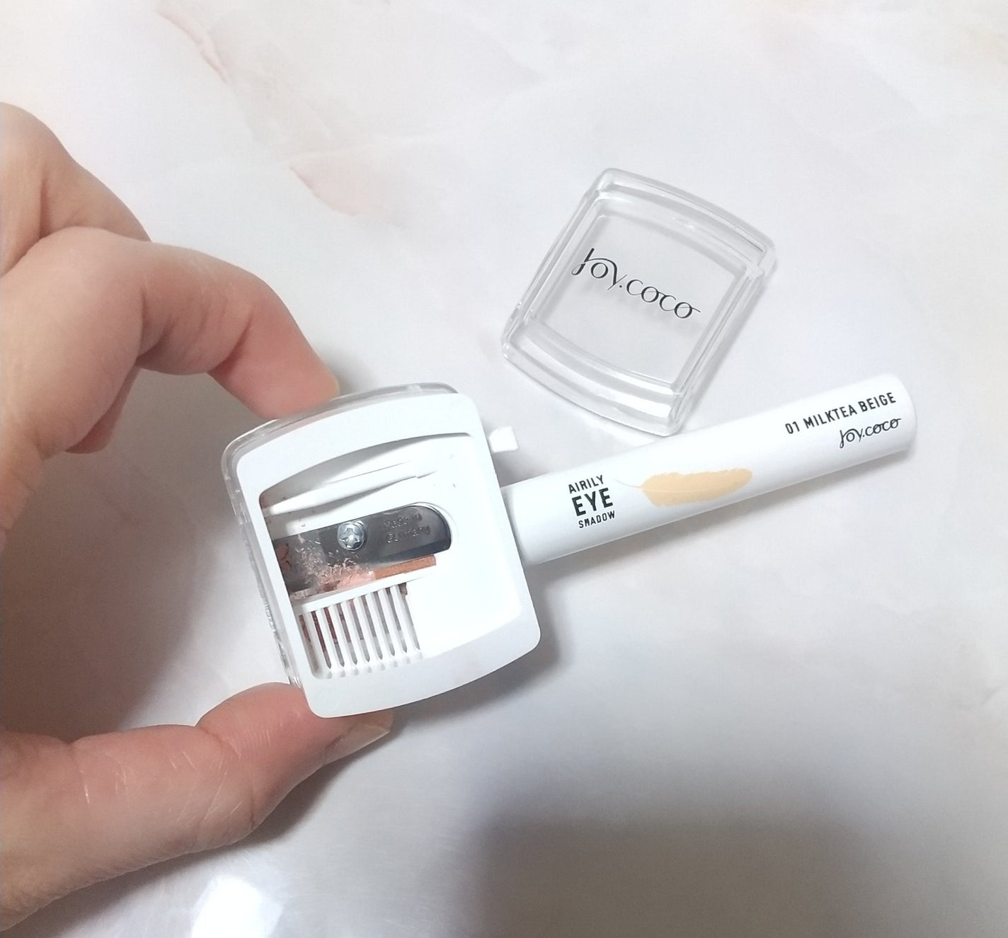 ジョイココ エアリーアイシャドウ/Joy.coco(ジョイココ)/単色アイシャドウを使ったクチコミ(3枚目)