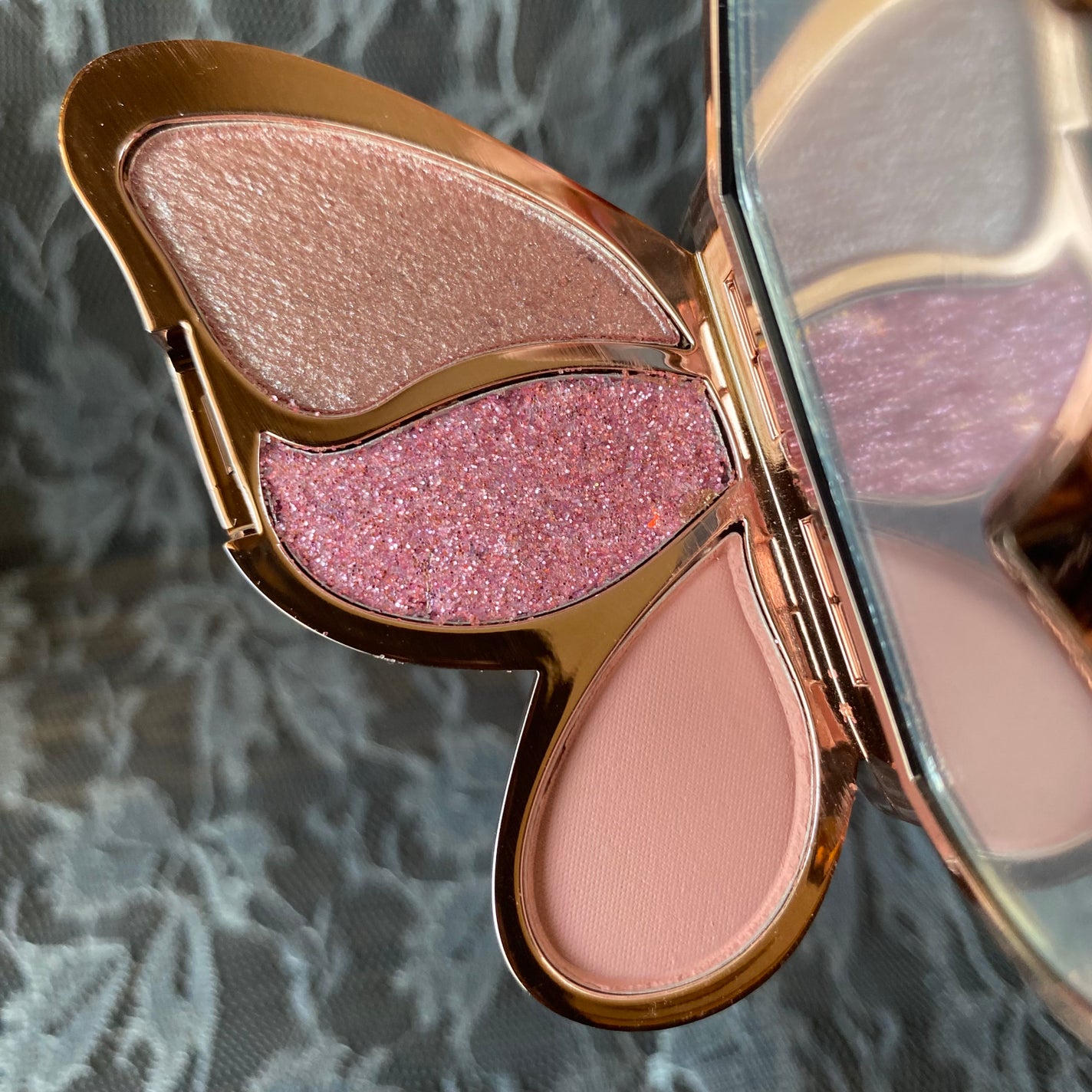 バタフライアイシャドウパレット/AGAG/アイシャドウパレットを使ったクチコミ(2枚目)