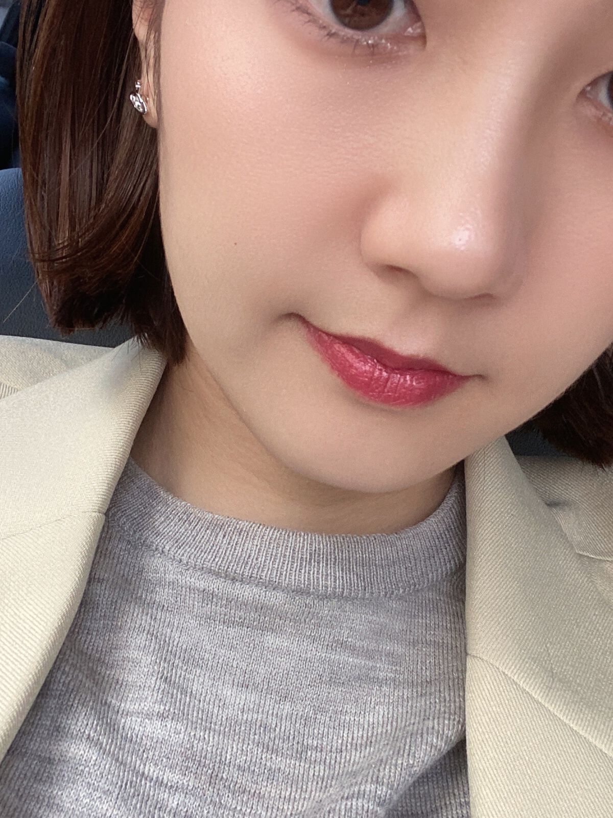 ルージュ ピュールクチュール ヴェルニ ヴィニルクリーム No.407 カーミンセッション/YVES SAINT LAURENT BEAUTE/口紅を使ったクチコミ（2枚目）