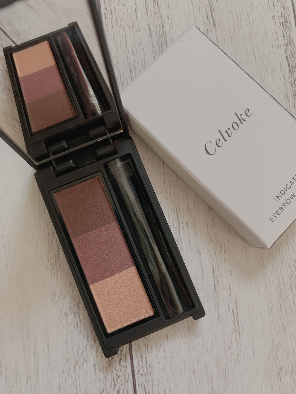 セルヴォーク インディケイトアイブロウパウダー 05 オレンジブラウン/Celvoke/パウダーアイブロウを使ったクチコミ（1枚目）