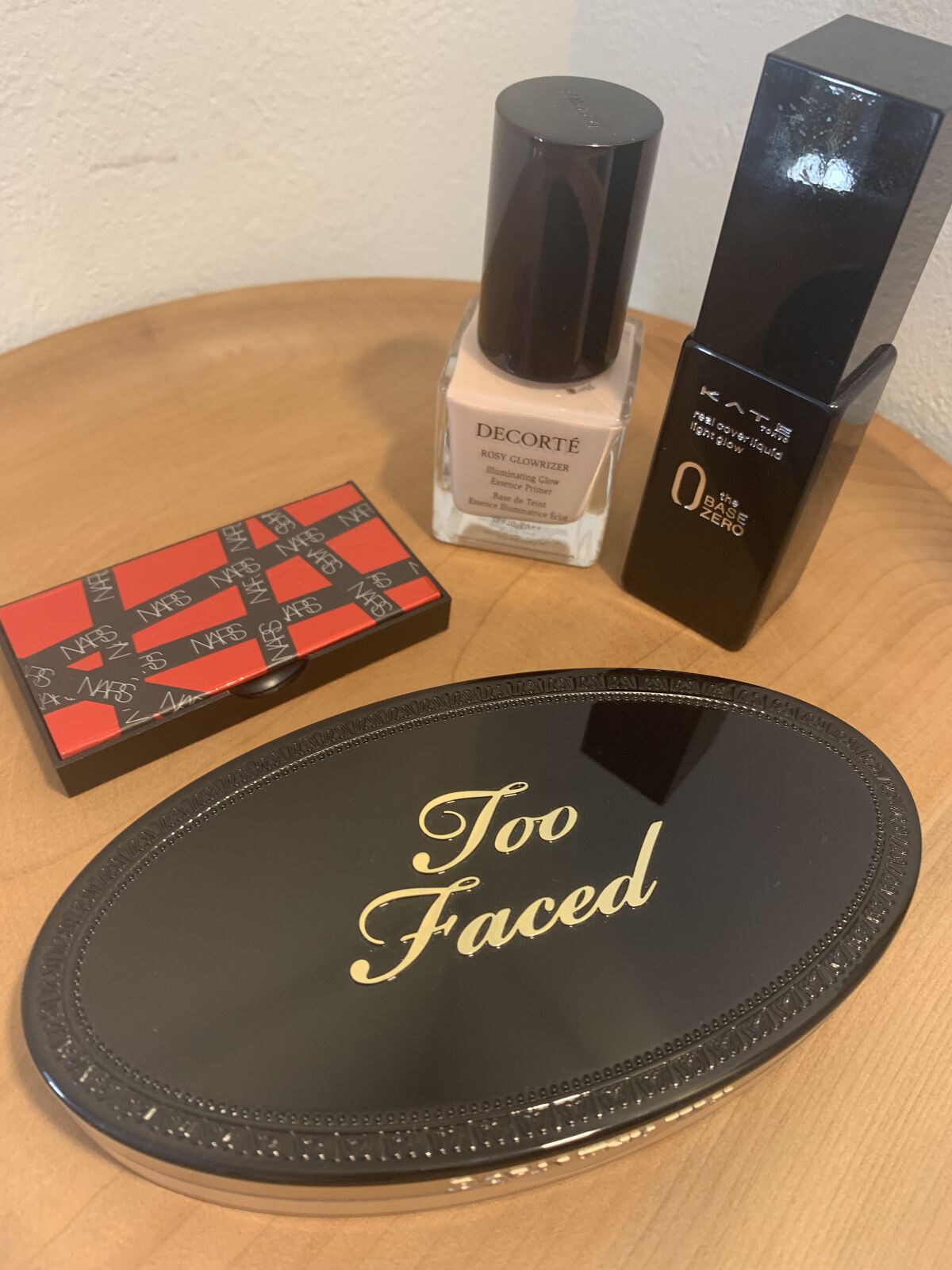 ボーン ディス ウェイ ターン アップ ザ ライト ハイライティング パレット/Too Faced/プレストパウダーを使ったクチコミ（1枚目）