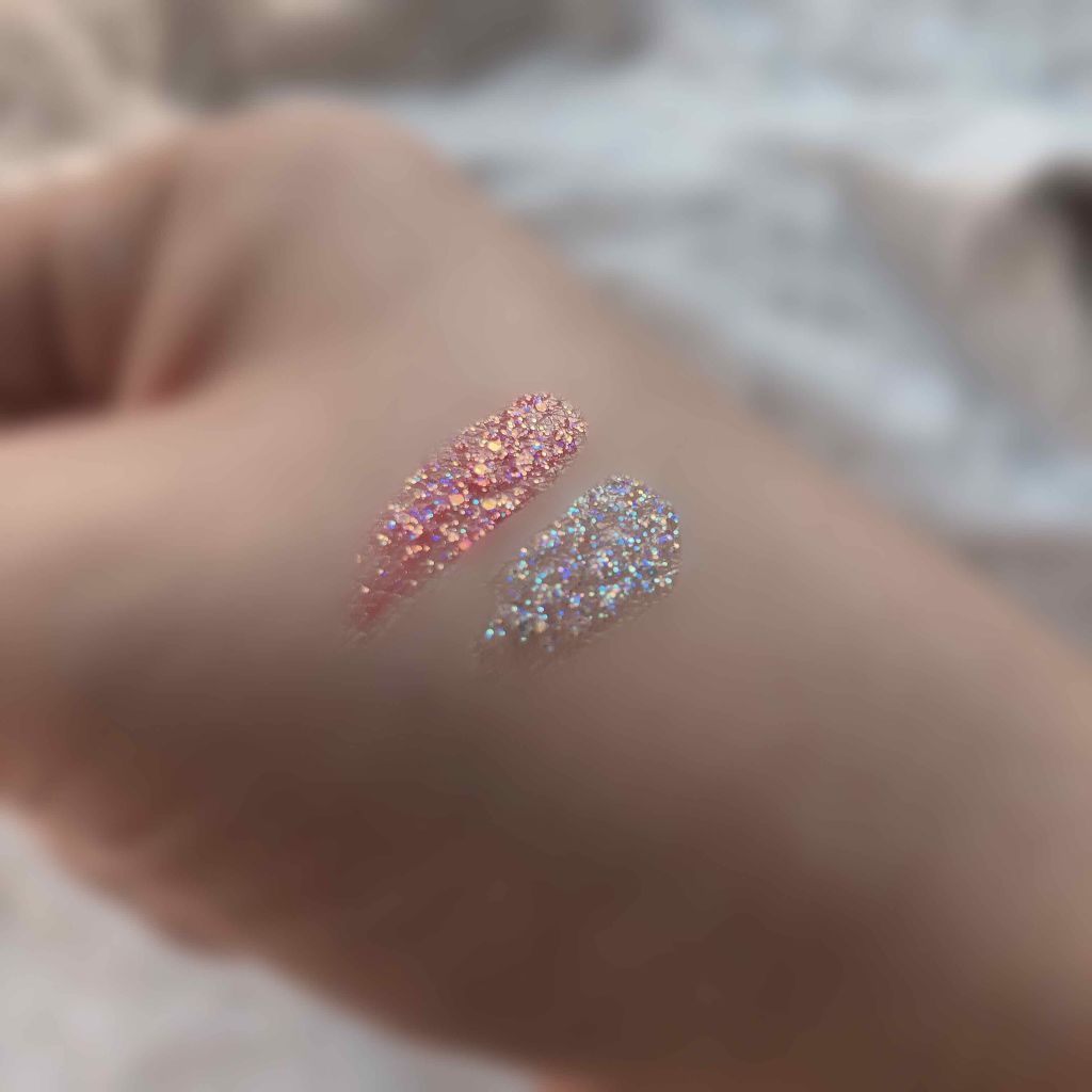 innisfree×FILA トゥインクル グリッター ホログラム/innisfree/リキッドアイシャドウを使ったクチコミ(2枚目)