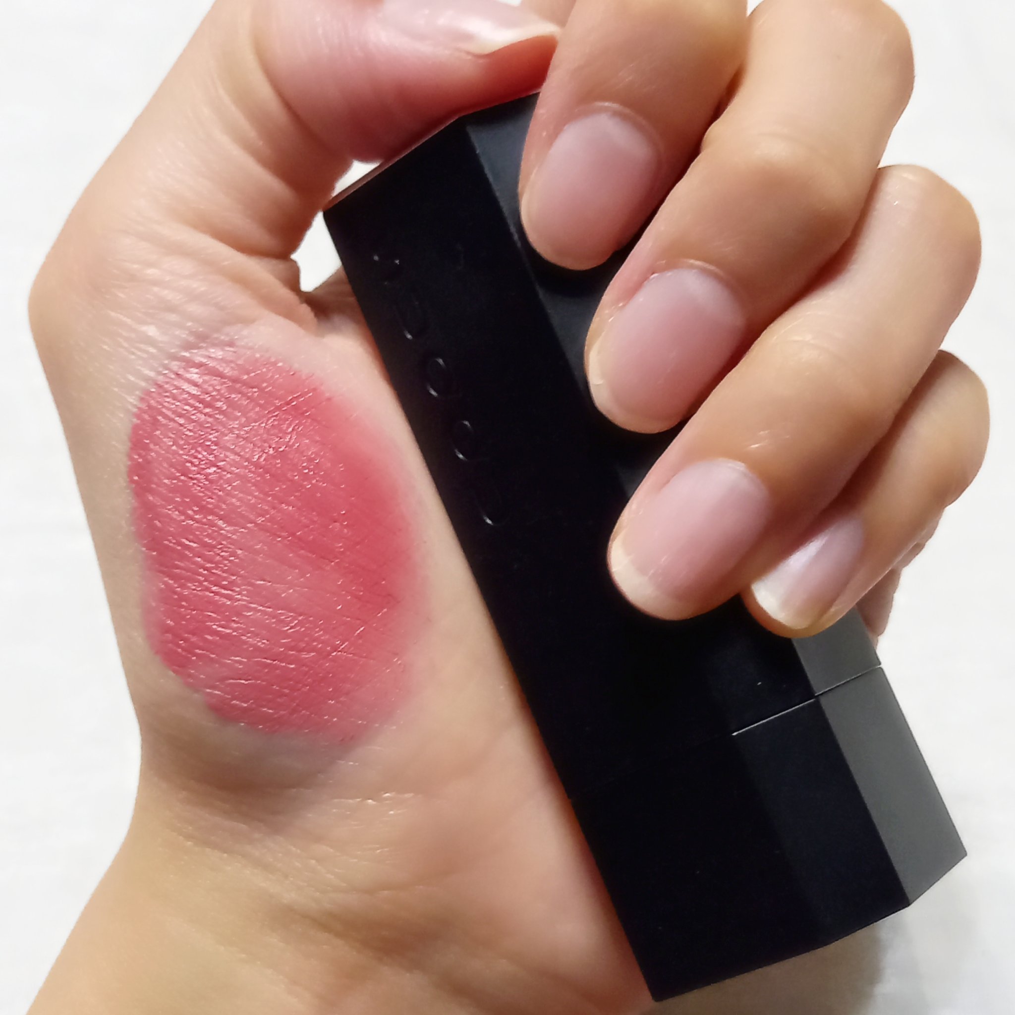 シアー マット リップスティック 106 花嵐 -HANAARASHI＜限定色＞/SUQQU/口紅を使ったクチコミ（3枚目）