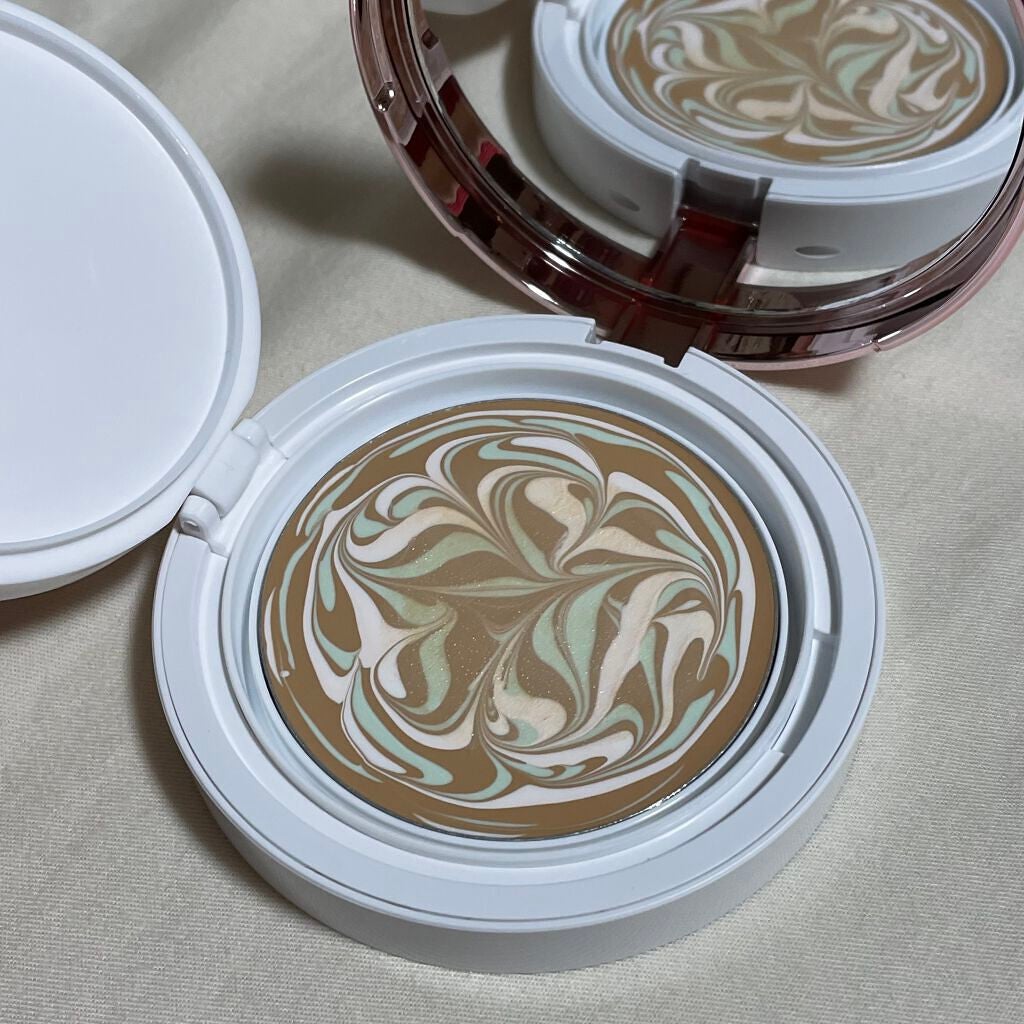 シカムーンライトパクト/4YE/クッションファンデーションを使ったクチコミ(3枚目)